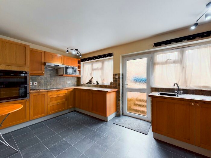 3 Bedroom Terraced House To Rent In Dundridge Lane, Bristol, BS5