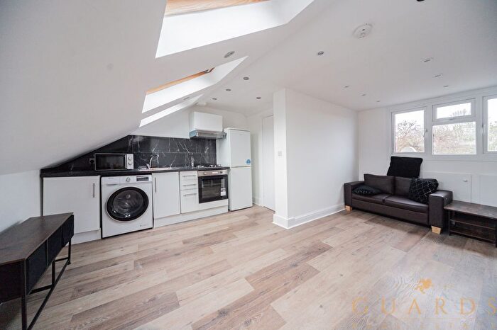 3 Bedroom Flat To Rent In Flat, Crouch End Hill, London, N8