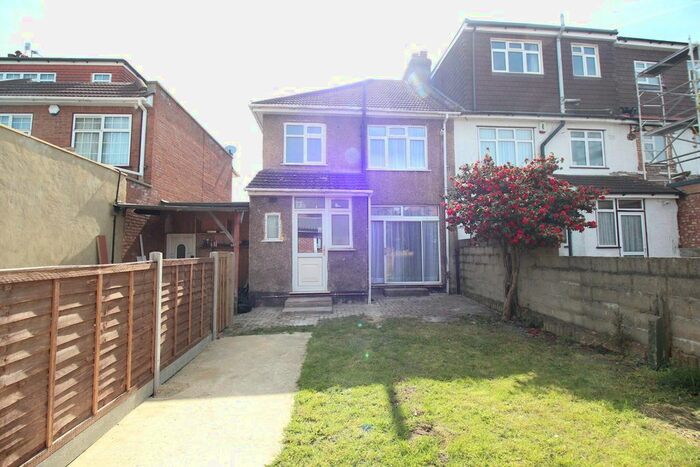 4 Bedroom Semi-Detached House To Rent In Princes Avenue, London, NW9