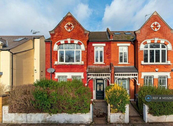 4 Bedroom Flat To Rent In Emmanuel Road, London, SW12