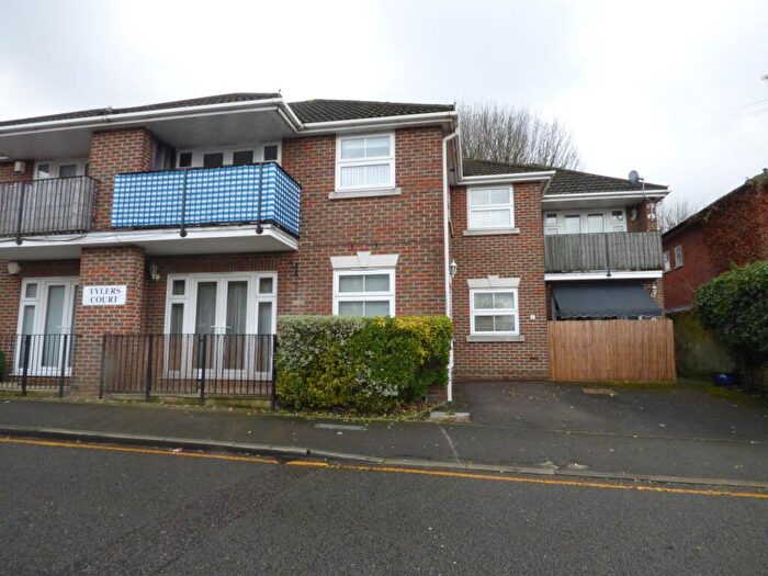 2 Bedroom Flat To Rent In Junction Road, Brentwood, CM14
