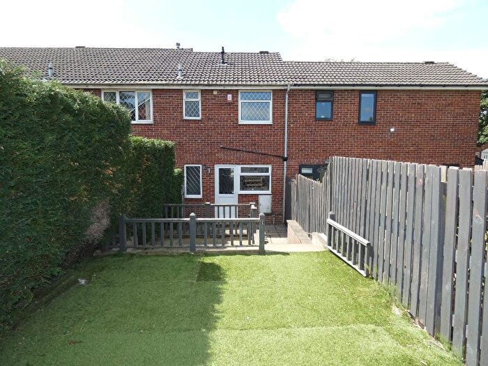 2 Bedroom Town House To Rent In Oakway, Birkenshaw, BD11