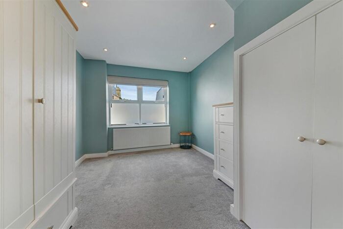 1 Bedroom Flat For Sale In Deburgh Road, Wimbledon, London, SW19