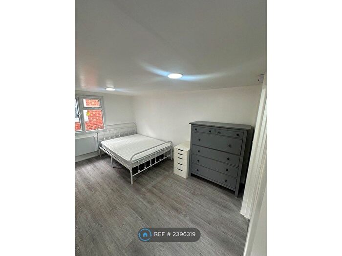 Studio To Rent In Dunsmure Road, London, N16