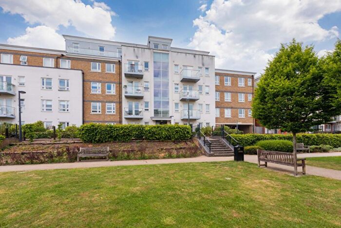 2 Bedroom Apartment For Sale In Kestrel Court, , Heron Way, Maidenhead, SL6