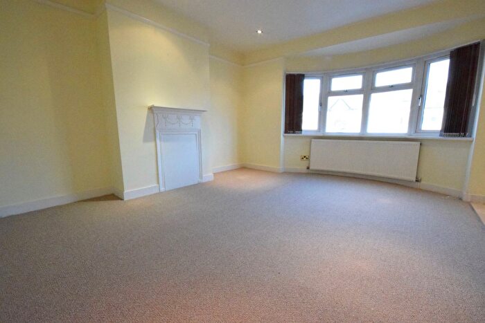 3 Bedroom Flat To Rent In Hamilton Road, London, NW11