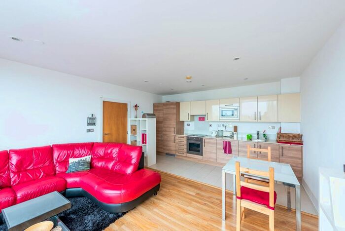 2 Bedroom Flat To Rent In Cornell Square, Nine Elms, London, SW8