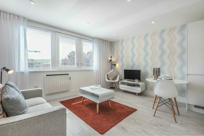 1 Bedroom Apartment To Rent In Castle House, HP11