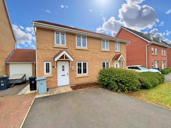 3 Bedroom Semi-Detached House To Rent In Coles Way, Grantham, NG31