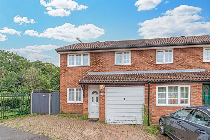 3 Bedroom Semi Detached House For Sale In Crofters Close, Isleworth, TW7