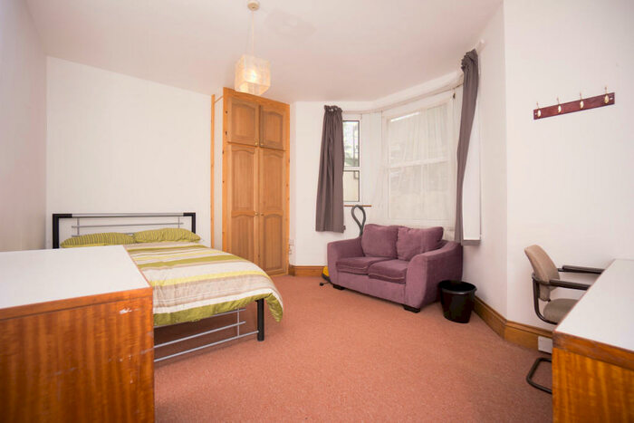 2 Bedroom Property To Rent In Napier Terrace - Basement, PL4