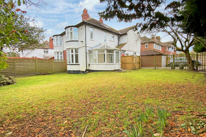 4 Bedroom Semi-Detached House To Rent In Roslyn Road, Harrogate, HG2