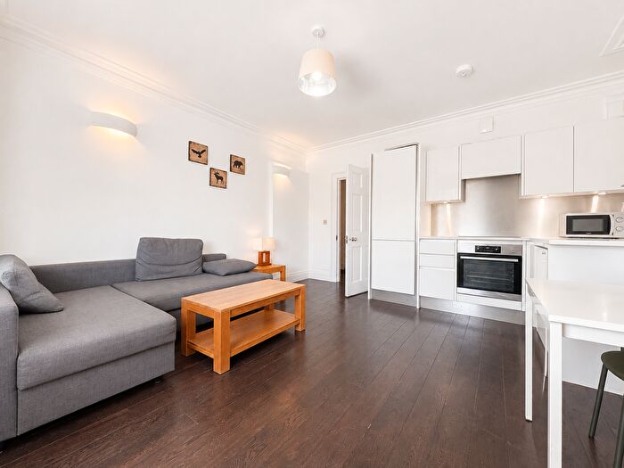 1 Bedroom Flat To Rent In Flat, Kings Road, RG1