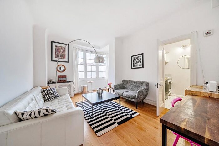 1 Bedroom Flat For Sale In Queens Court, Queensway, London, W2