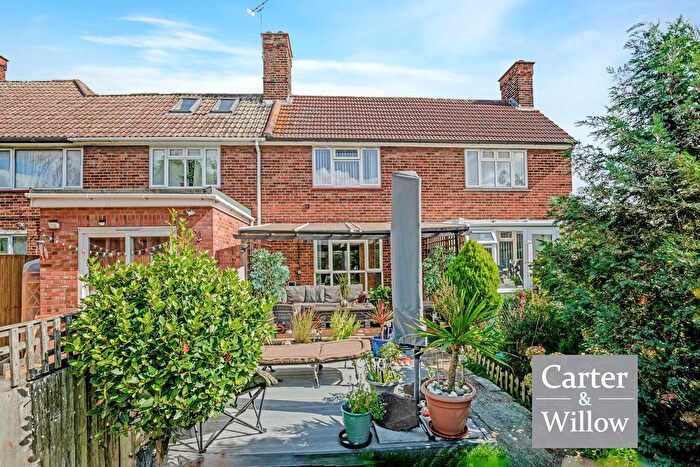 1 Bedroom Terraced House For Sale In Bevan Avenue, Barking, IG11