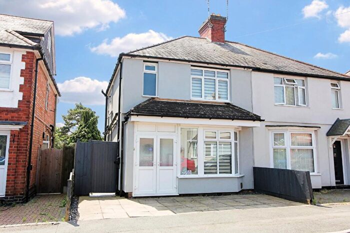 3 Bedroom Semi-Detached House For Sale In Richmond Drive, Glen Parva, LE2