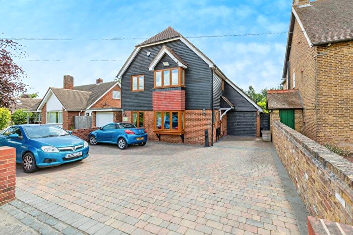 4 Bedroom Detached House For Sale In Lower Hartlip Road, Hartlip, Sittingbourne, ME9
