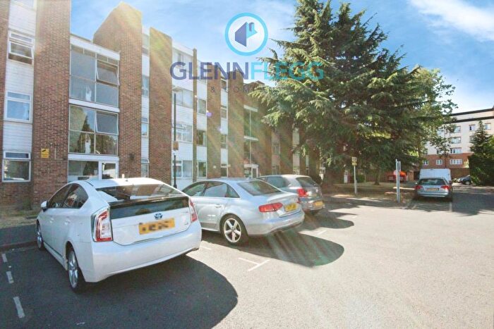 2 Bedroom Flat To Rent In Gatewick Close, Slough, SL1