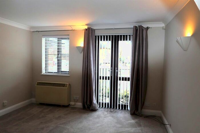 1 Bedroom Flat To Rent In Seal Road, Sevenoaks, TN14