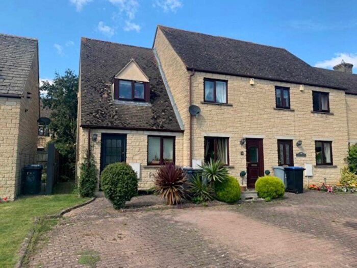 2 Bedroom Terraced House To Rent In Ralegh Crescent, Witney, OX28