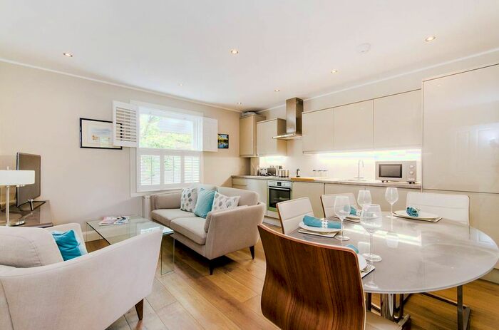 2 Bedroom Flat To Rent In North End Road, London, W14