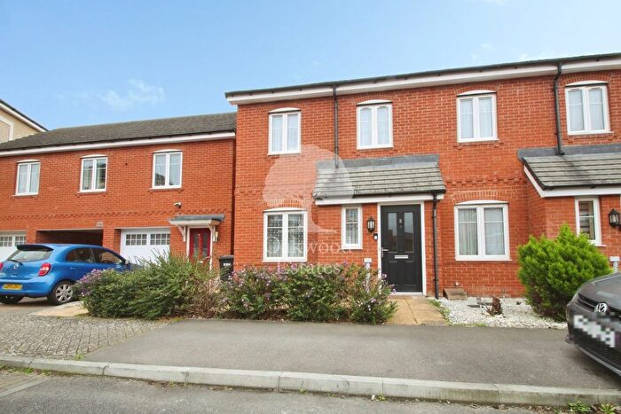 3 Bedroom Terraced House For Sale In Boxall Way, Langley, SL3