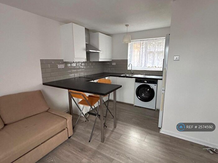 1 Bedroom Flat To Rent In Springwood Crescent, Edgware, HA8