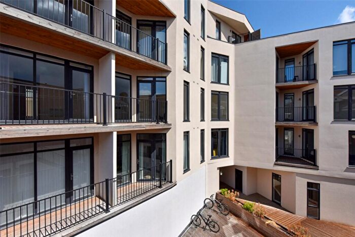 1 Bedroom Apartment To Rent In High Street, Reading, Berkshire, RG1