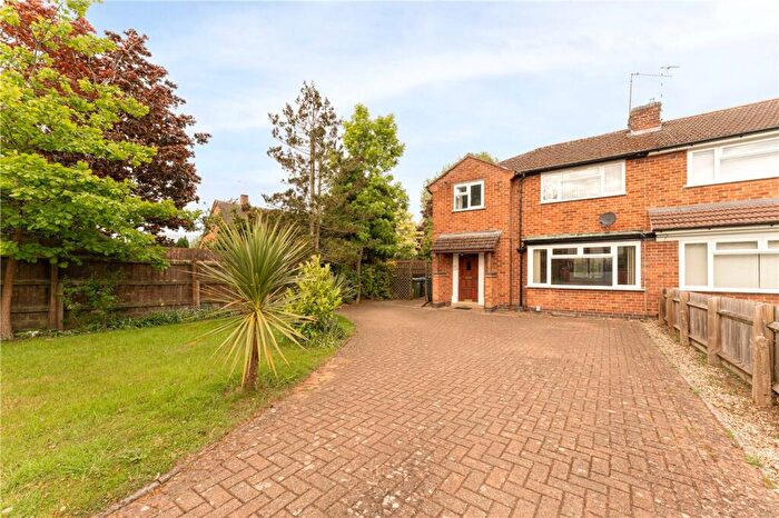 3 Bedroom Semi-Detached House For Sale In Stratford Road, Warwick, Warwickshire, CV34