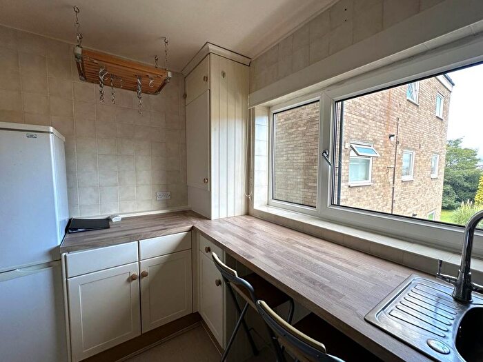 2 Bedroom Flat For Sale In Ferndale Close, Tunbridge Wells, Kent, TN2