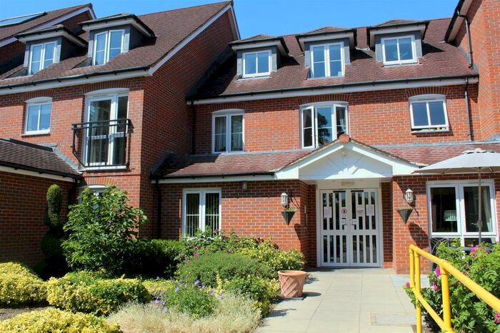 1 Bedroom Flat To Rent In Oyster Lane, Byfleet, West Byfleet, KT14
