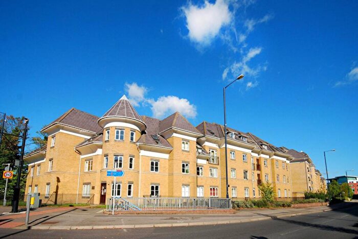 2 Bedroom Flat For Sale In Century Court, Woking, GU21