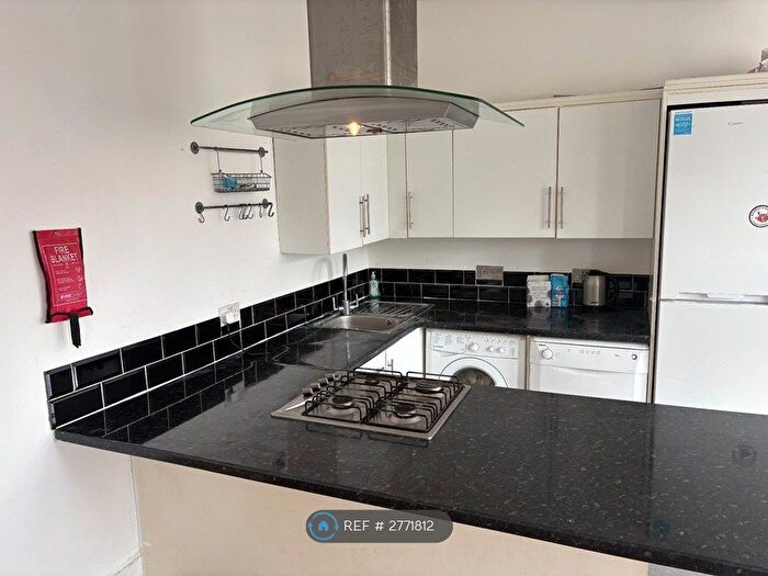 3 Bedroom Flat To Rent In Cecile Park, London, N8