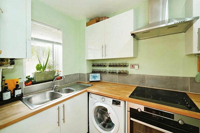 1 Bedroom Flat For Sale In Ash Close, Yate, Bristol, BS37