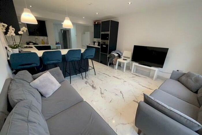 6 Bedroom Terraced House To Rent In May Street Cardiff, CF24