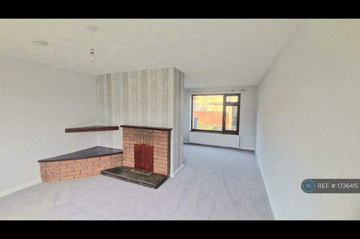 3 Bedroom Semi-Detached House To Rent In Wombwell Road, Hoyland, Barnsley, S74