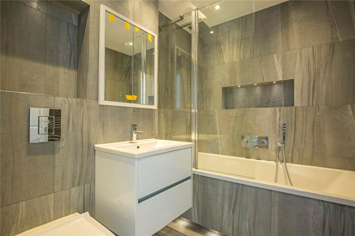 2 Bedroom Apartment To Rent In Queens Avenue, London, N10