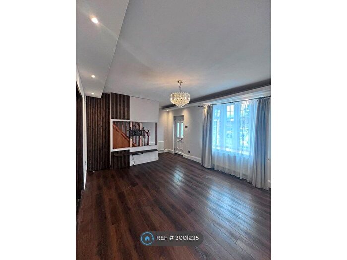 3 Bedroom Semi Detached House To Rent In Digby Road, Rochdale, OL11
