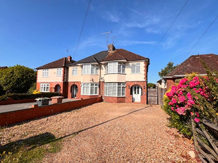 3 Bedroom Semi-Detached House To Rent In Barton Road, Luton, Bedfordshire, LU3