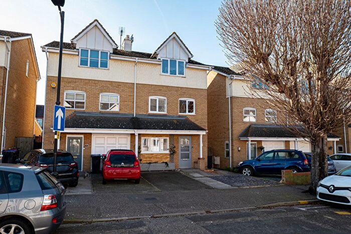 4 Bedroom Semi Detached House For Sale In Priory Avenue, Southend-On-Sea, SS2