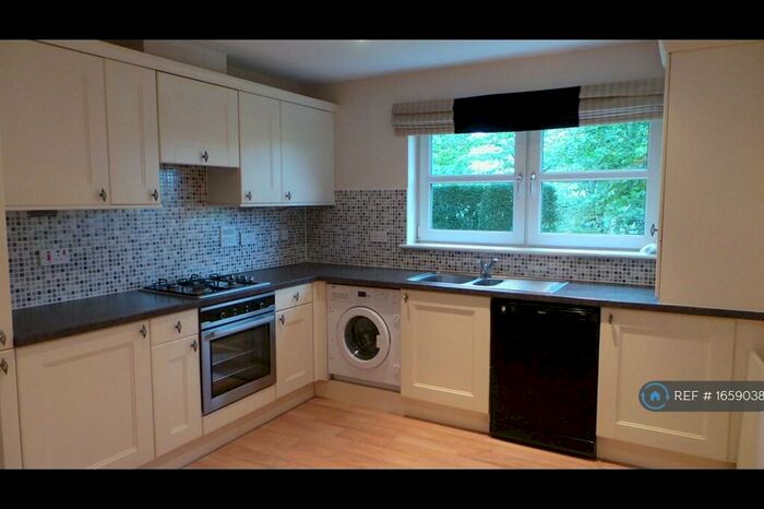 2 Bedroom Flat To Rent In St. Helens Gardens, Glasgow, G41