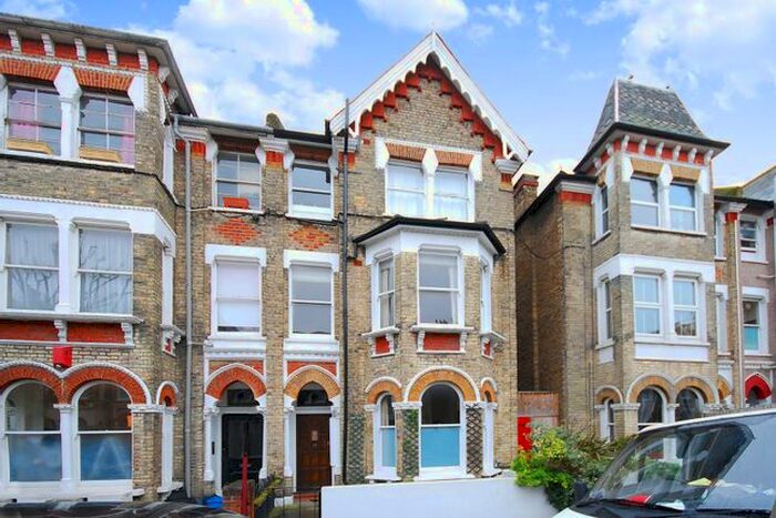 2 Bedroom Flat To Rent In Oakhurst Grove, East Dulwich, London, SE22