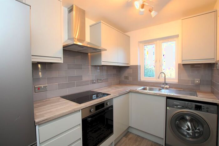 1 Bedroom Flat To Rent In Geraldine Court, Swynford Gardens, Hendon, NW4