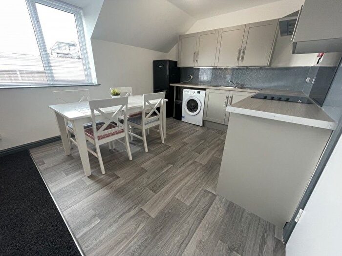 6 Bedroom Flat To Rent In Francis Street, Swansea, SA1