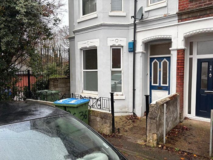 2 Bedroom Flat To Rent In Shakespeare Avenue, Southampton, Hampshire, SO17