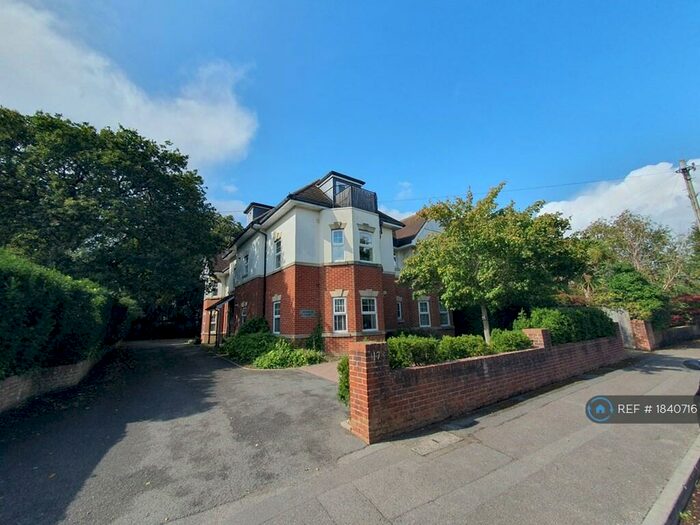 3 Bedroom Flat To Rent In Keswick Court, Bournemouth, BH5