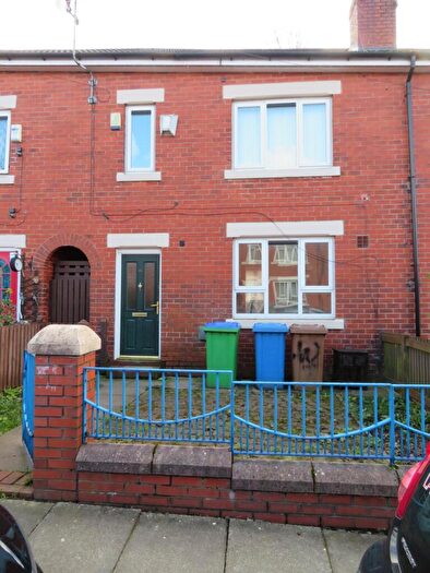 3 Bedroom Town House To Rent In Cedar Avenue, Heywood, OL10