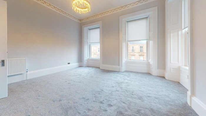 3 Bedroom Flat To Rent In Queens Drive, Struthbungo, Glasgow., G42