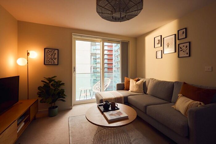 2 Bedroom Apartment To Rent In Ingram Street, Leeds, West Yorkshire, LS11