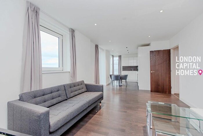 2 Bedroom Apartment To Rent In Skyline Apartments, Devan Grove, London, N4